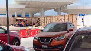 Deterioro de instalaciones y tráfico complican el tránsito y afectan la imagen del aeropuerto de Cancún