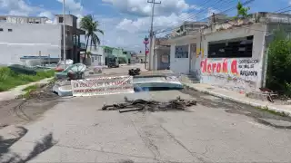 Pescadores bloquean vialidad en protesta por depredación de pulpo