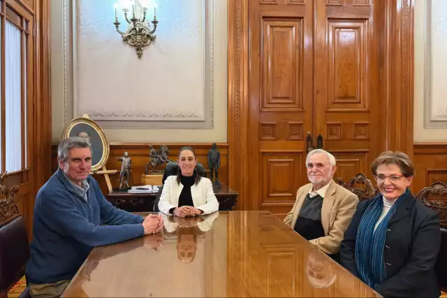 En la reunión también estuvo el esposo de la Presidenta: Jesús María Tarriba.