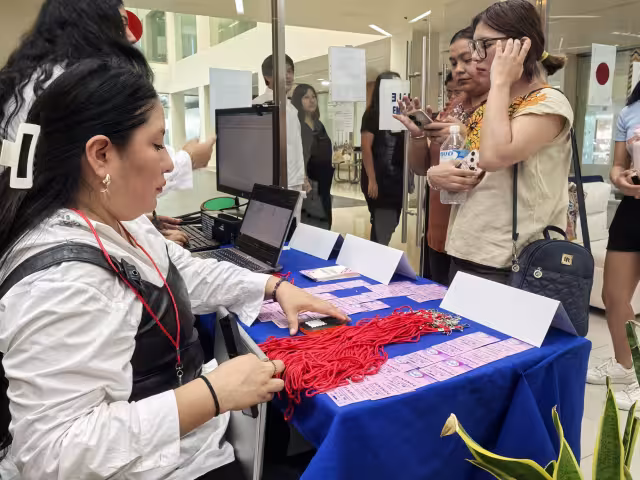Aunque hay más mujeres que hombres en universidades del Sur, los cargos de liderazgo siguen dominados por hombres.
