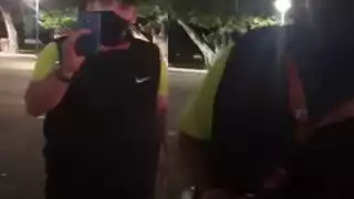 Los taxistas le bloquearon el paso a la pareja cancunense para impedir que le dieran un aventón a los turistas