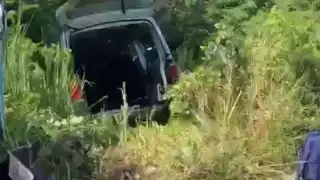 Camionetas de transporte público se impactan en carretera de Quintana Roo