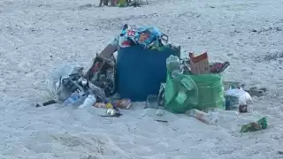 Exhiben reguero de basura en playa San Miguelito de Cancún