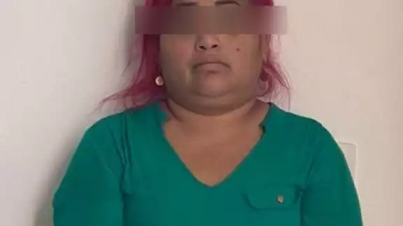 Nancy "N" comenzó una discusión con la policía a quien agredió en la cara Nancy "N" comenzó una discusión con la policía a quien agredió en la cara