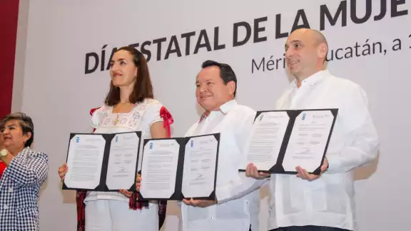 El Gobernador afirmó que el trabajo de científicas e investigadoras actuales es una “luz que guiará a nuevas generaciones”