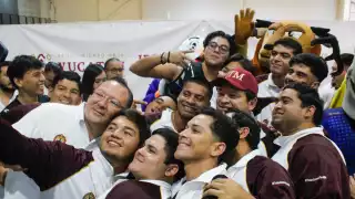 Joaquín Díaz Mena firma convenio para otorgar becas de estudios a deportistas de Yucatán