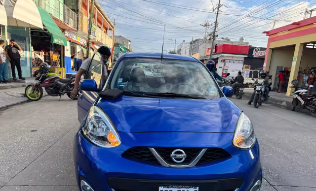 Una menor fue atropellada en la colonia Volcanes y trasladada a un hospital por Protección Civil debido a dolores en la cadera y abdomen