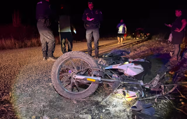 Sujeto en presunto estado de ebriedad derrapa con motocicleta en Calkiní