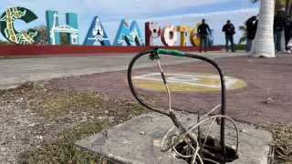 Peligro en el malecón de Champotón: cables expuestos alarman a turistas y familias