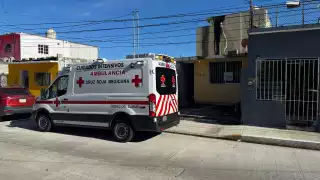 Menor cae desde segundo piso en Ciudad del Carmen y termina con posible fractura de columna