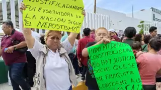 "Me quedé sin empleo y sin medicina para mi hija": Acusan despidos arbitrarios en Bienestar