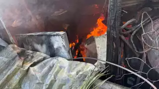 Se incendian tres cuartos en la Manigua, Ciudad del Carmen 