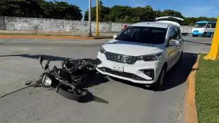 Choque entre camioneta y motociclista provoca afectación al tráfico en Ciudad del Carmen