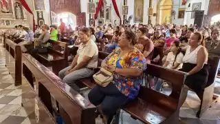 Tras siete años del incendio, artesanas de Ciudad del Carmen celebran con fe nuevo mercado artesanal   