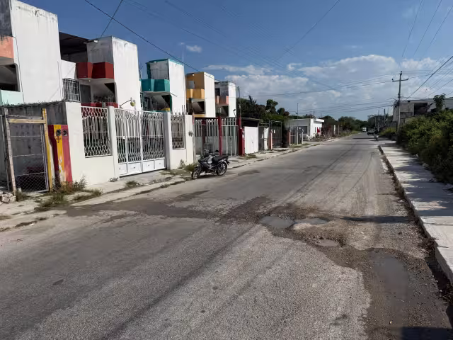 Mujer con comportamiento errático moviliza a policías y paramédicos en Champotón