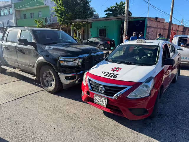 Un taxista resultó herido en el brazo derecho tras confrontarse con el conductor de una camioneta en la colonia San Nicolás