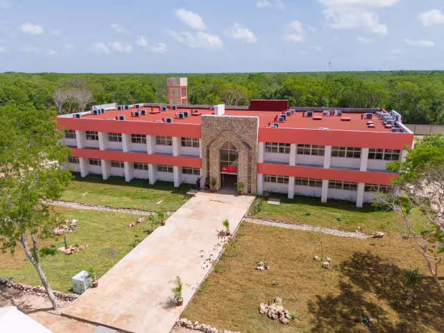 Rectora de la Universidad Intercultural pide inversión en docentes y transporte escolar