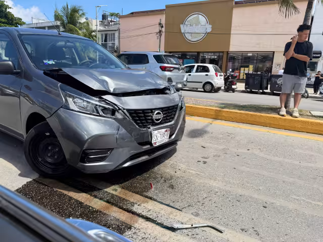 Choque por alcance en Tulum deja daños superiores a 50 mil pesos.