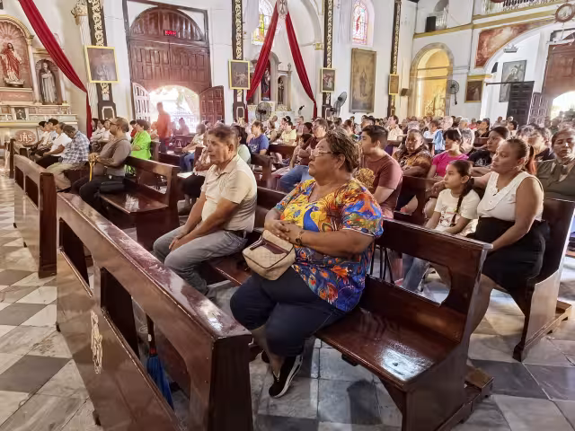 Artesanas y artesanos participaron en las festividades a la Virgen del Carmen con una misa y convivencia.