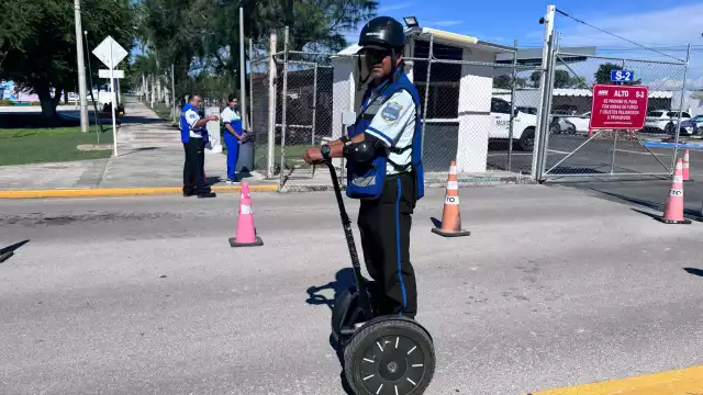 El Aeropuerto Internacional de Mérida modernizó su movilidad interna con scooters eléctricos.