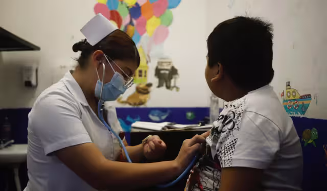 Inician firmas y protesta en Mérida ante posible cierre del Hospital Corea-México