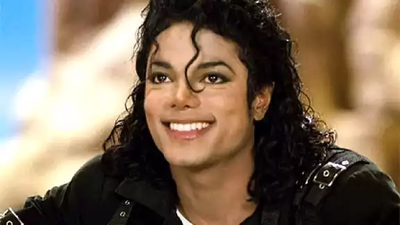 Michael Jackson popularizó el “Moonwalk” desde 1983 Michael Jackson popularizó el “Moonwalk” desde 1983