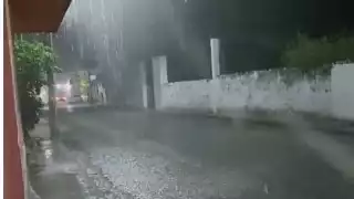 La lluvia inició alrededor de las 21:30 horas de este martes. Foto: Por Esto!