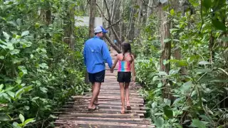 Mauricio Vila presume viaje a la costa yucateca con su familia