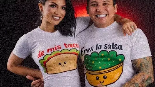 En el corto clip, se escucha a Kimberly Flores comentar sobre el evento que se realizará el 1 de abril en la Arena Ciudad de México