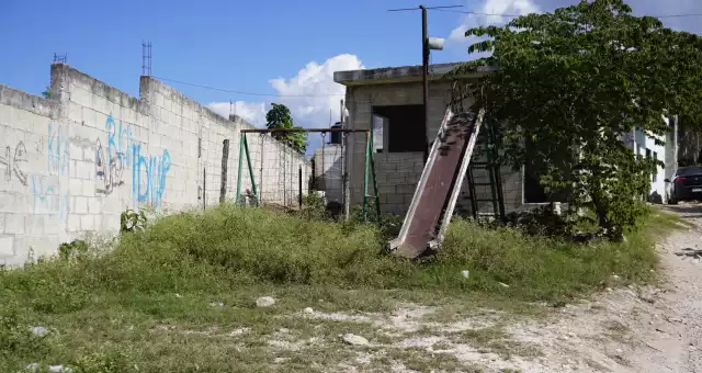 Aunque gracias al Gobierno Federal disminuyó la pobreza, la falta de calles obstruye programas