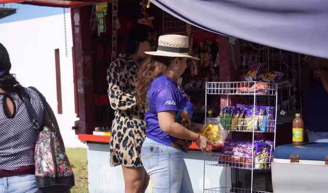 INEGI: 143 mil mujeres activas en la economía terciaria