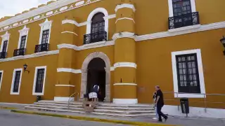 Jóvenes acusan a Biby Rabelo de mal manejo en el Ayuntamiento de Campeche