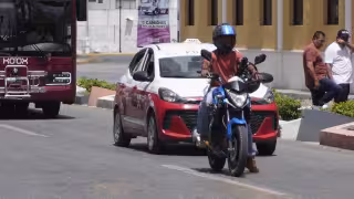 Taxistas de Campeche reportan caída del 60% en servicios por competencia de aplicaciones