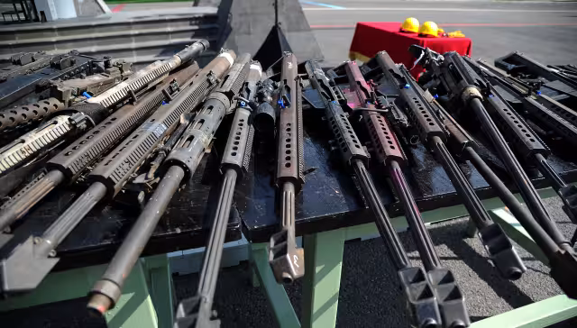 Dueño de tienda de armas en Arizona acusado de armar a cárteles mexicanos.