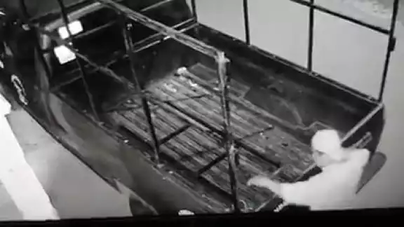 A pesar de que el ladrón fue captado por la cámara, los afectados no presentaron denuncia porque lo consideran una pérdida de tiempo A pesar de que el ladrón fue captado por la cámara, los afectados no presentaron denuncia porque lo consideran una pérdida de tiempo