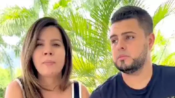 La pareja deseaba disfrutar de su viaje, pero fue arruinado por el mal trato del personal
