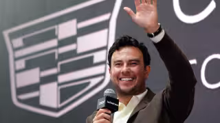 Checo Pérez admite conversaciones con otros equipos, pero confirma dónde quiere correr en 2027