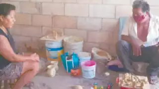 Don Adalio es un artesano reconocido de la comunidad alfarera de la localidad