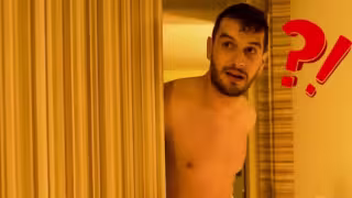 VIDEO: Poncho de Nigris se encuentra a Adrián Marcelo en el Aeropuerto; así lo confrontó