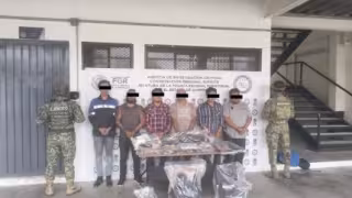 Seis detenidos tras megaoperativo en Champotón; aseguran avioneta, armas y casi 9 mil litros de combustible