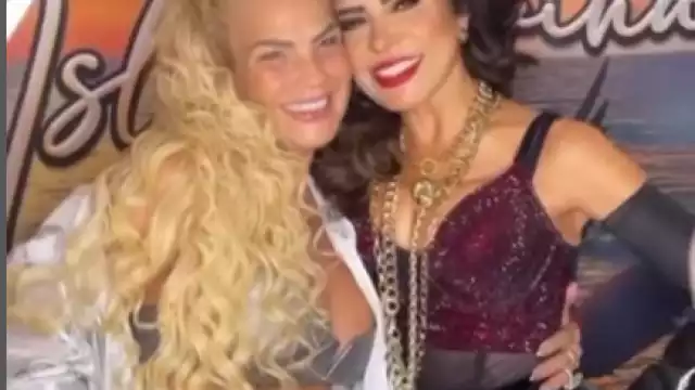 Gloria Trevi y Niurka se encontraron en la coronación de los Reyes del Carnaval de Mérida 2023