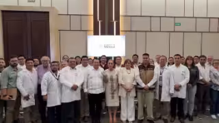 Sheinbaum anuncia más médicos para el Hospital O’Horán tras petición de Díaz Mena