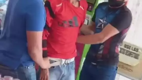 Uno de los ladrones fue detenido por empleados de la tienda, en Chetumal Uno de los ladrones fue detenido por empleados de la tienda, en Chetumal