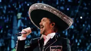 Alejandro Fernández presenta 'De Rey a Rey': Un homenaje musical a su padre Vicente Fernández