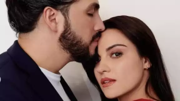 Maite Perroni se habría metido en la relación de la actriz Claudia Martín Maite Perroni se habría metido en la relación de la actriz Claudia Martín