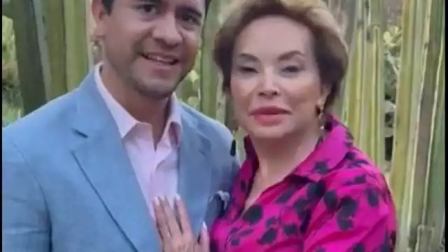 Elba Esther se casó con su abogado, quien la ayudo a salir de prisión. Foto: Captura de pantalla