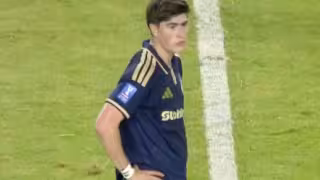 'Hormiga' González anota su primer gol en Europa en la victoria del Olympiacos 4-0 sobre AEL