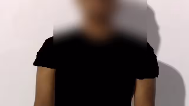 El menor de edad fue detenido por daños en propiedad ajena, tras arrojarle piedras y amenazar a una mujer con un machete 