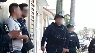 Acusan a agentes de FGR por presuntamente extorsionar a una mujer con 50 mil pesos en Cozumel