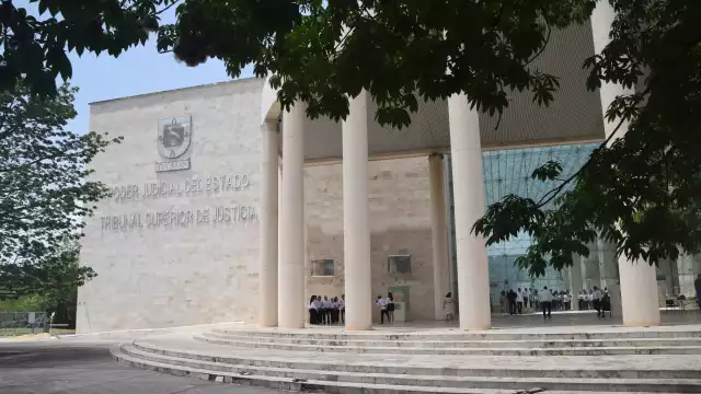 Alistan una iniciativa de ley para fijar como límite el sueldo del titular del Ejecutivo estatal